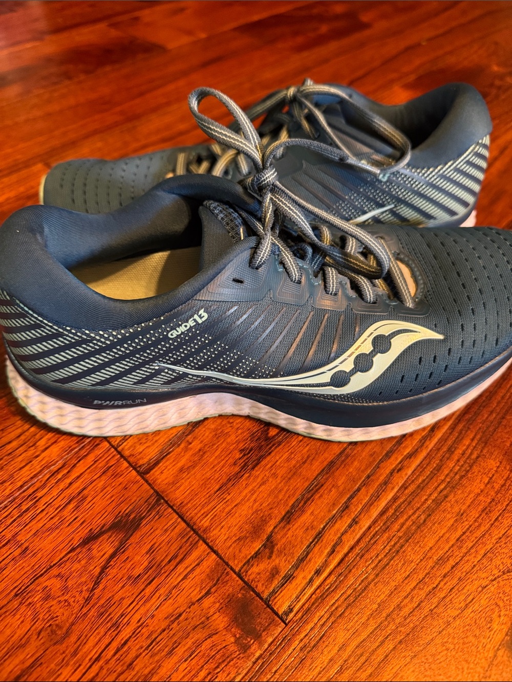 Saucony Guide 13 Women’s Running Shoe Size EUC Worn Once